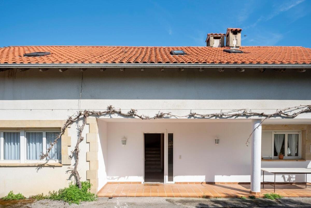 Villa Casa Con Jardin En Gama Bárcena de Cicero Exterior foto
