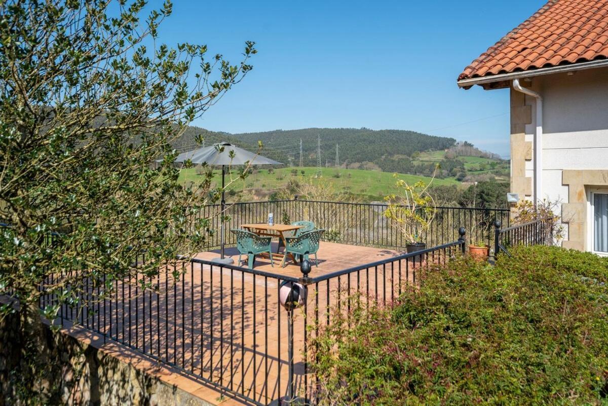 Villa Casa Con Jardin En Gama Bárcena de Cicero Exterior foto